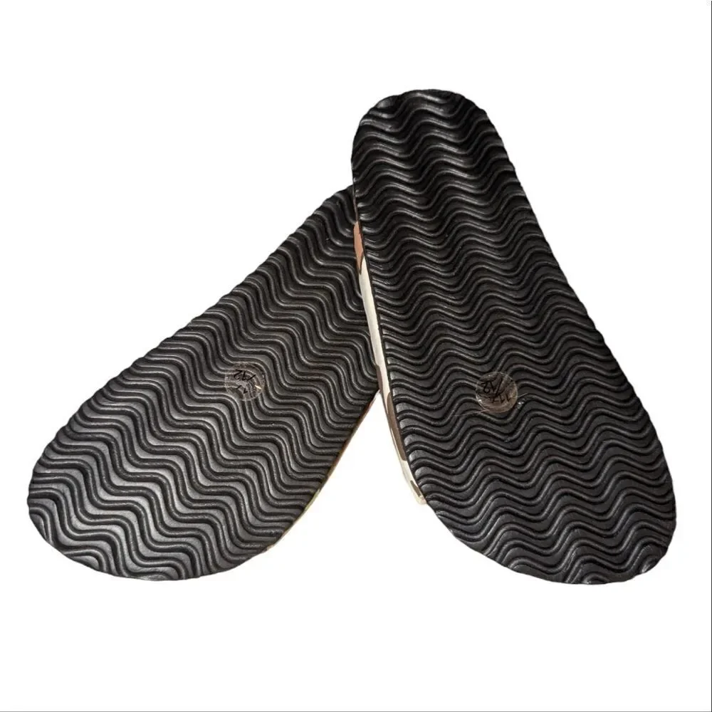 ‎Lily and Dan camo sandals